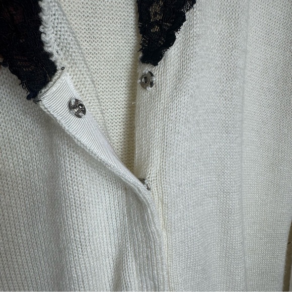 Beyond Vintage Cream Snap Closure with Lace Detail Lightweight Sweater Size S - Picture 6 of 13